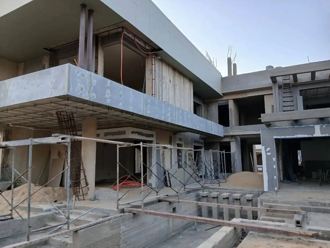 واجهات وشرفات تحت التنفيذ